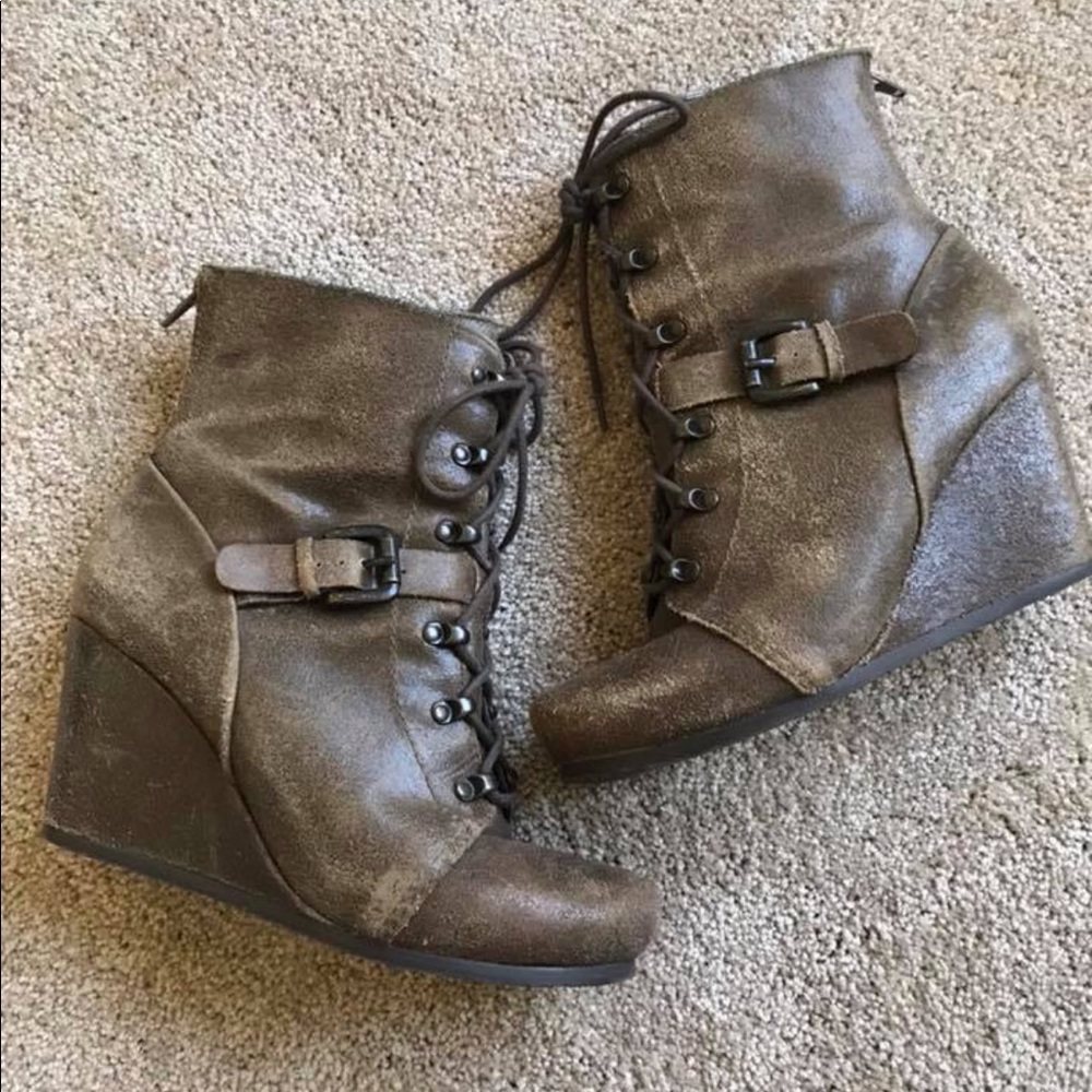 Distressed OTBT Wedge Bootie, SZ 8
